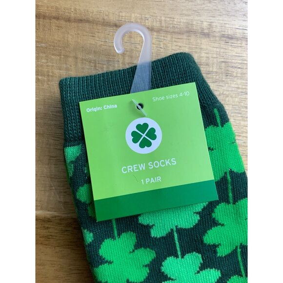 Green Shamrock Crew Socks Shoe Sizes 4-10 St. Patricks Day Theme Polyester Blend - Picture 3 of 4